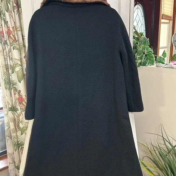 Very Vintage AMAZING  Wool/fur ladies coat A MUST SEE !! - Picture 4 of 14